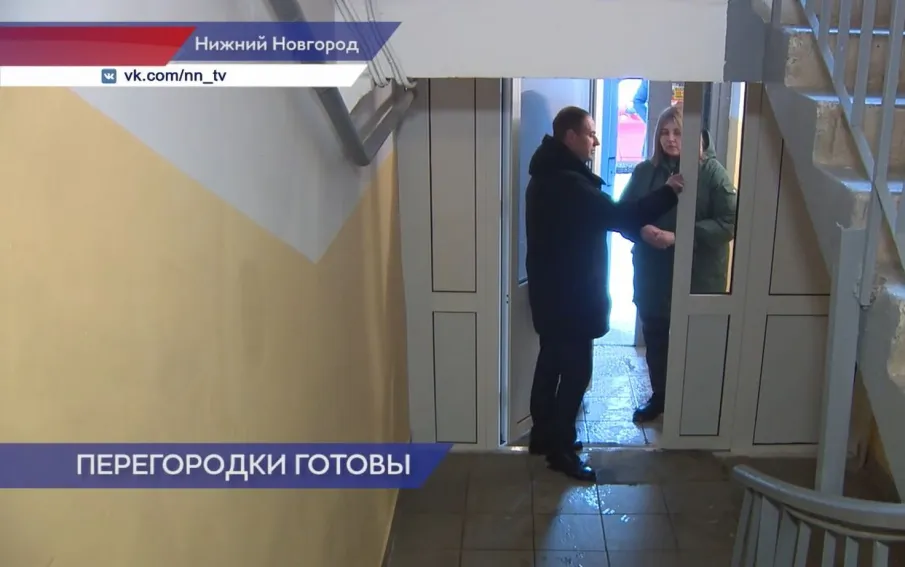 В доме №9 на улице Маршала Малиновского установили новые тамбурные перегородки